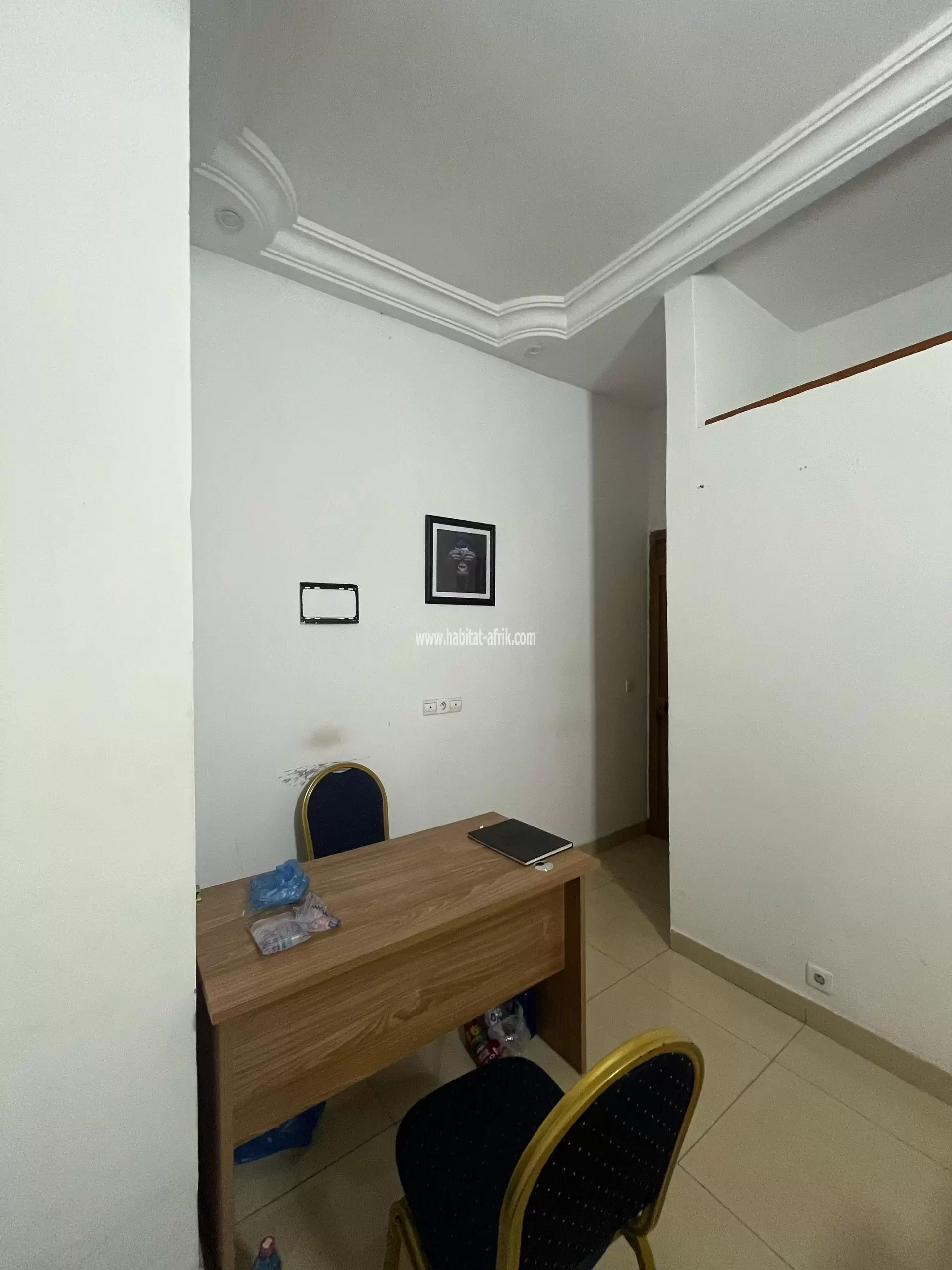 Location d'un bureau meublés à Djidjolé