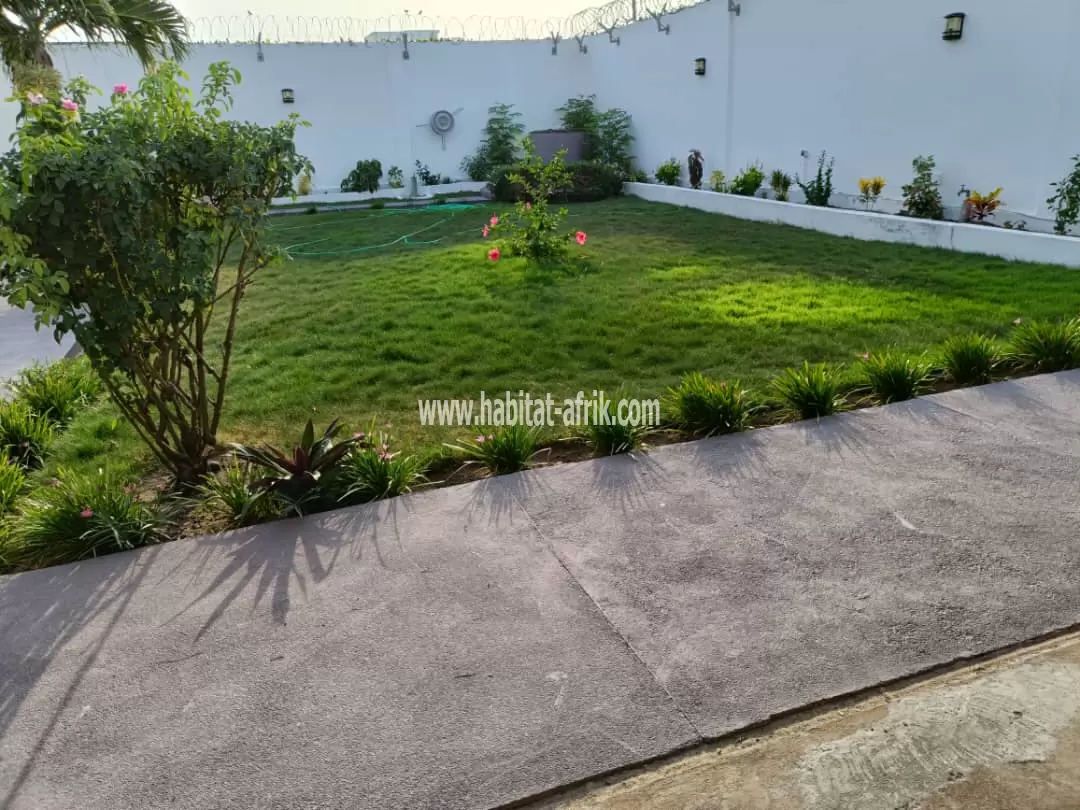 VILLA MAGNIFIQUE A LOUER A BAGUIDA 