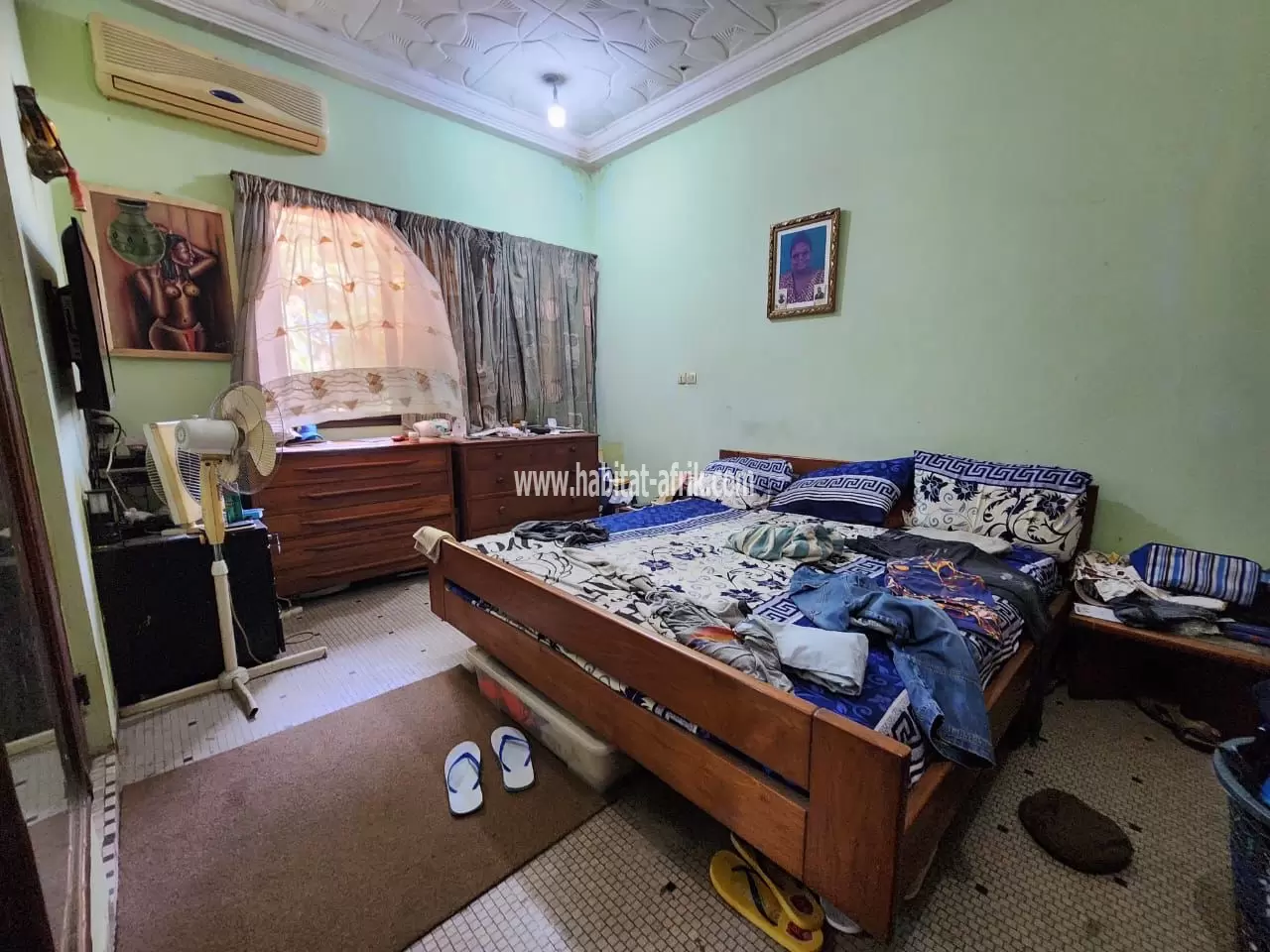 Je mets en vente une maison sur un lot trois (3) chambres dans la caisse lome togo