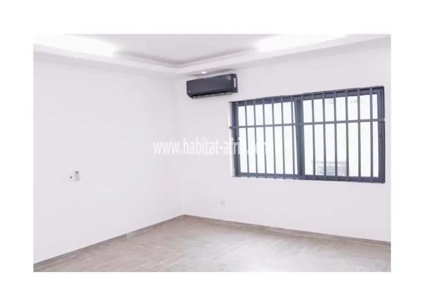 Je mets en location une villa de cinq chambres salon jardin à Hedzranawoe novissi lome togo 