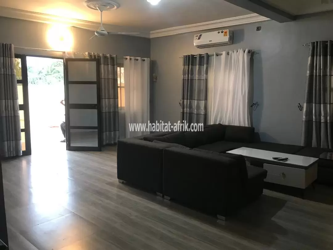 Je mets en vente une villa de 2 chambres salon nouvelle construction adidogome atigangome ebomaf lome togo 