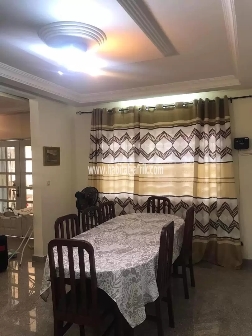 Je mets en location un appartement de trois (3) chambres salon meublé à baguida bateau vu juste 200m du goudron lome togo 