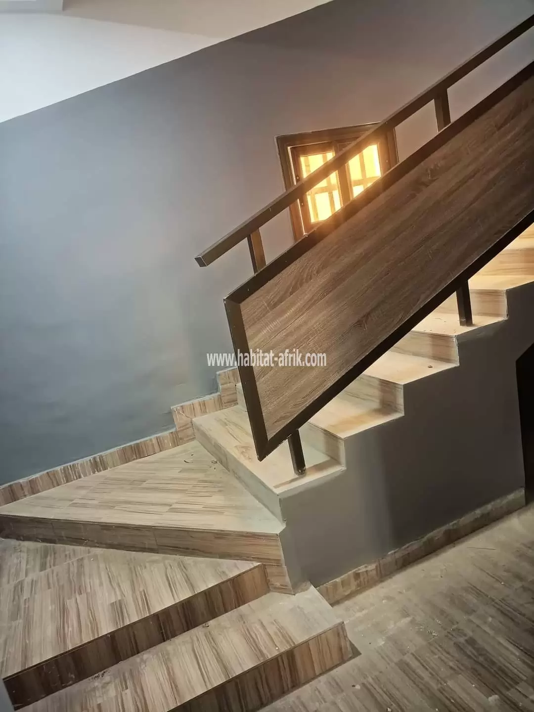 Je mets en location une villa duplex non meublée de 4 chambres salon toutes autonomes avec placard à adidogome derrière la cité mokpokpo LOME togo
