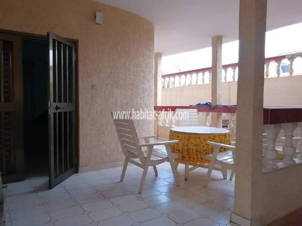 Je mets en location une villa à etage de 06 chambres 02 dépendances a Hedzranawoe amangotigome lome togo
