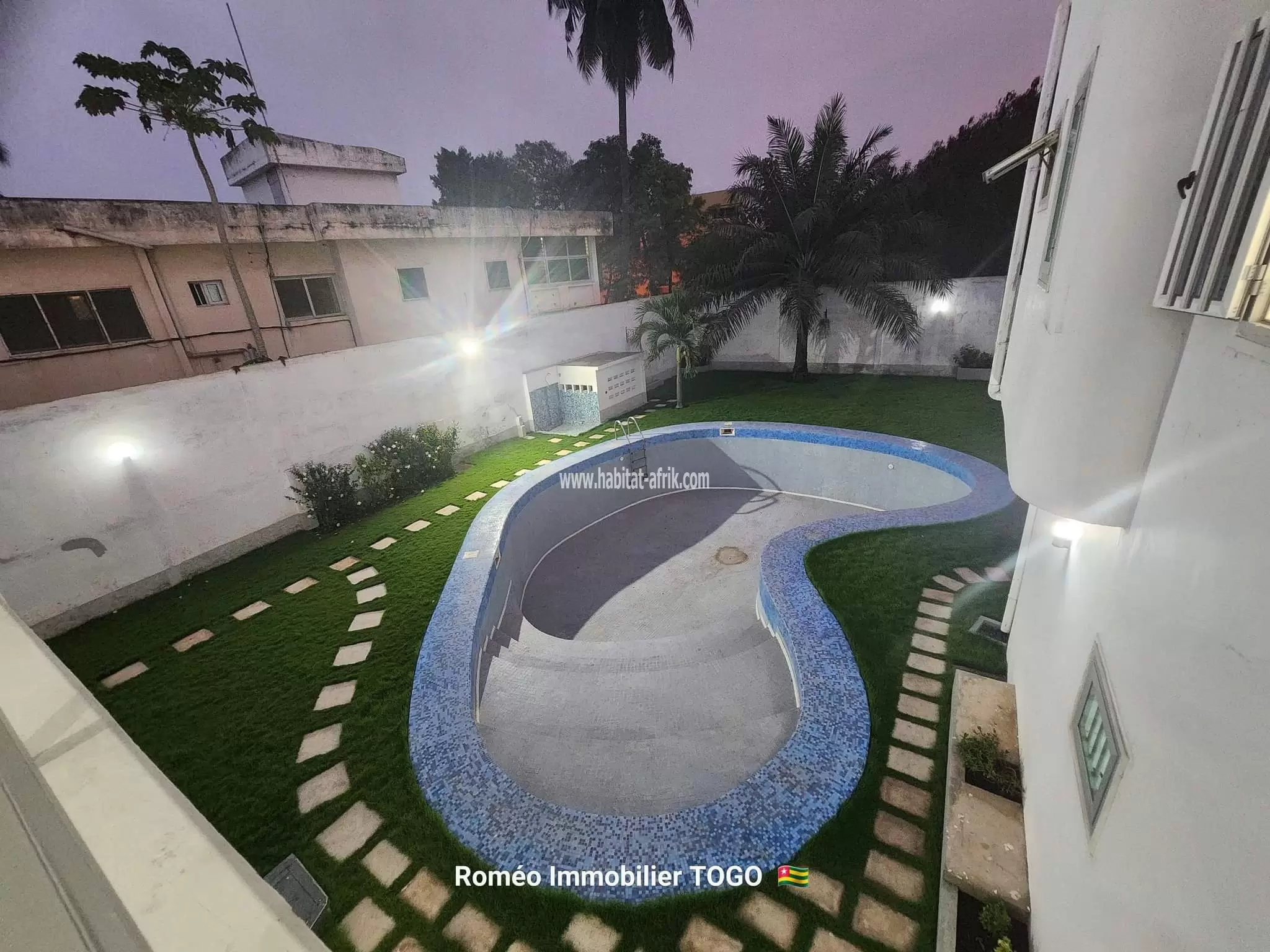 VILLA NOUVELLE CONSTRUCTION DE 6 CHAMBRES 2 SALON,  TRES GRAND JARDIN ET PISCINE 