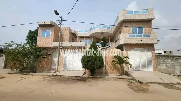 Villa à vendre à Cotonou Fidjrossê plage 