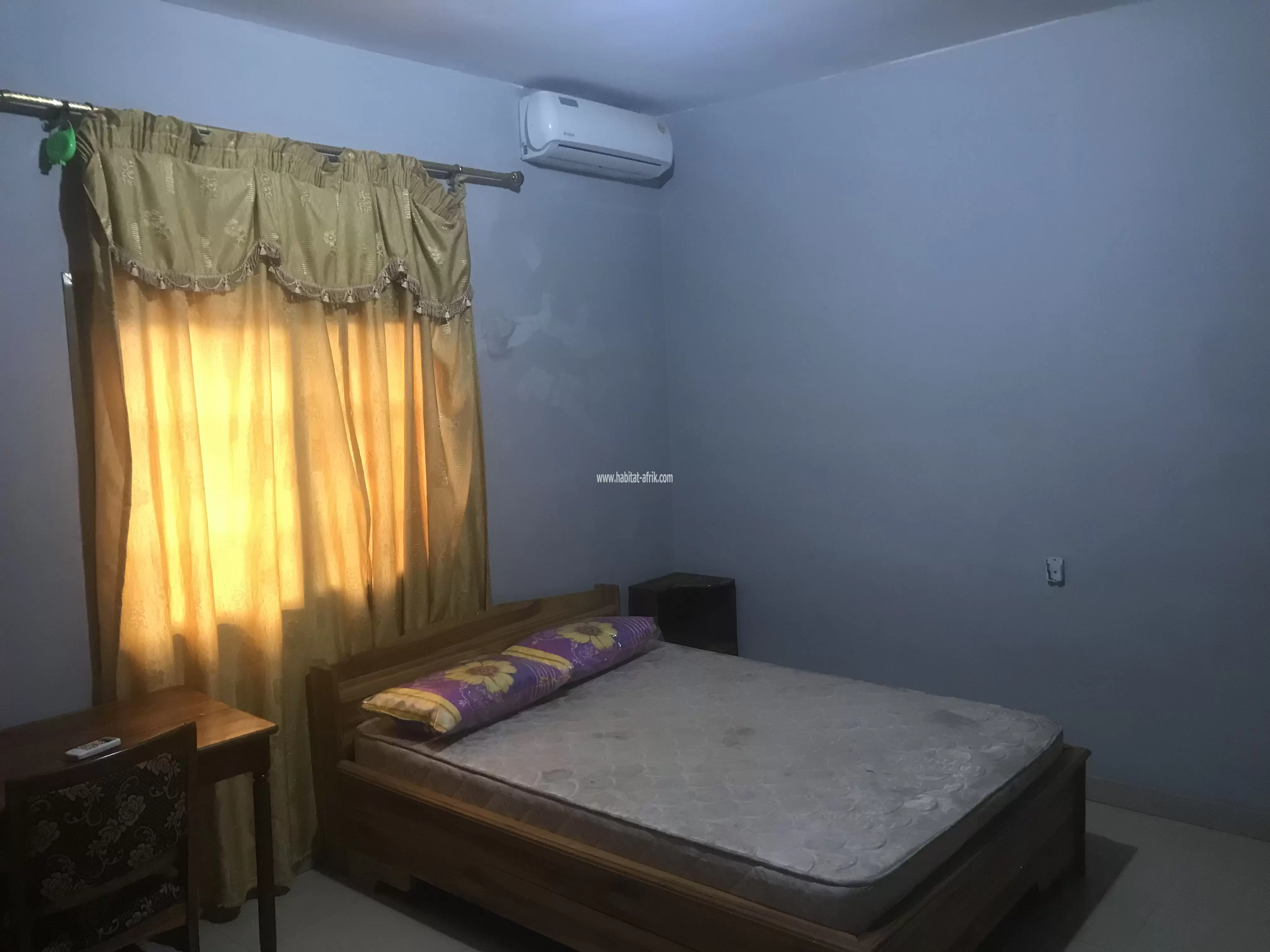 Je mets en location une maison meublée de quatre (4) chambres salon à atsiegou togo2000 à côté de la station d’essence fastar lome togo