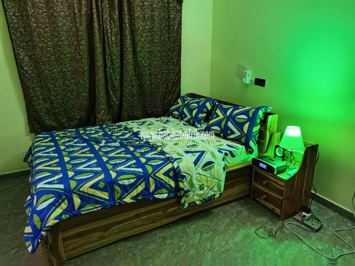 Je met en location une villa meublée cour unique de 03 chambre salon à agoè legbassito Lome-Tog