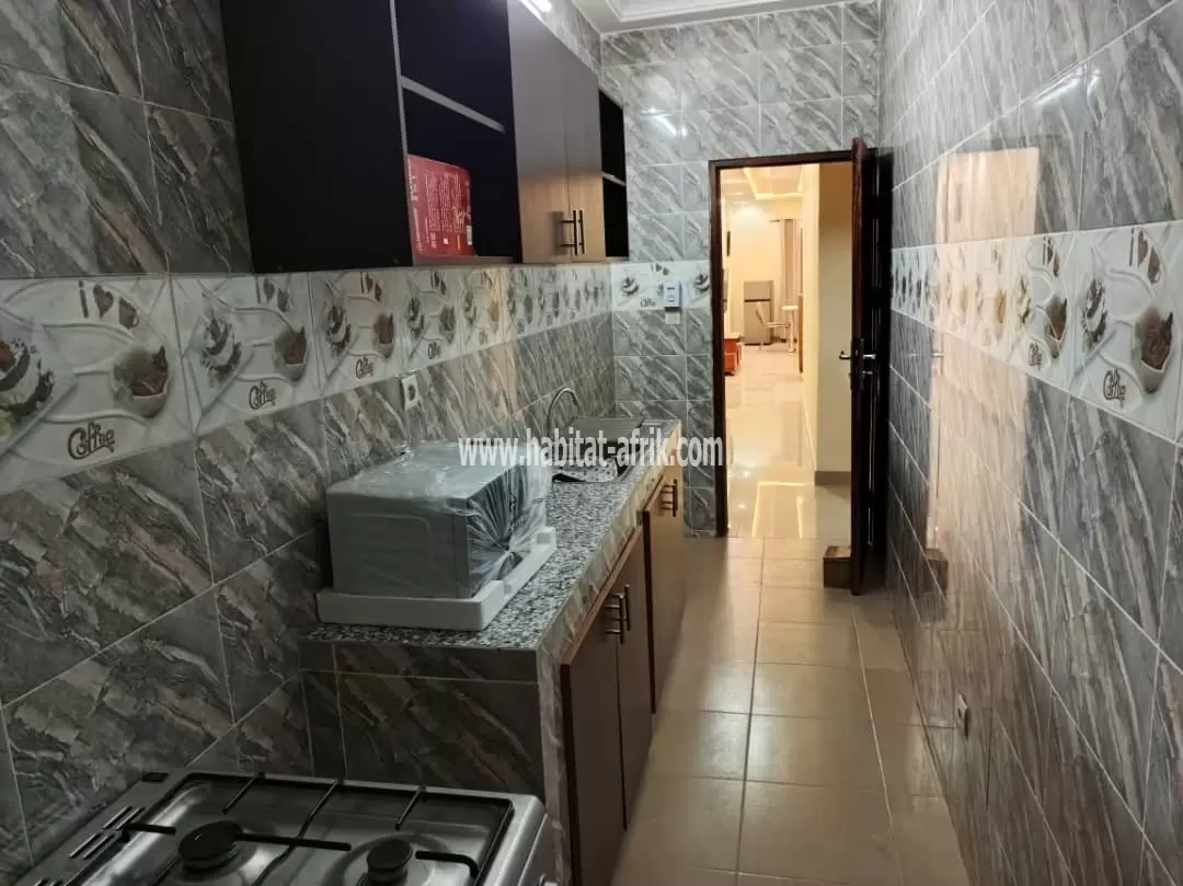 A louer appartement meublée cour unique à l’étage de 2 chambres salon à Avedji cito 200m du goudron lome togo 