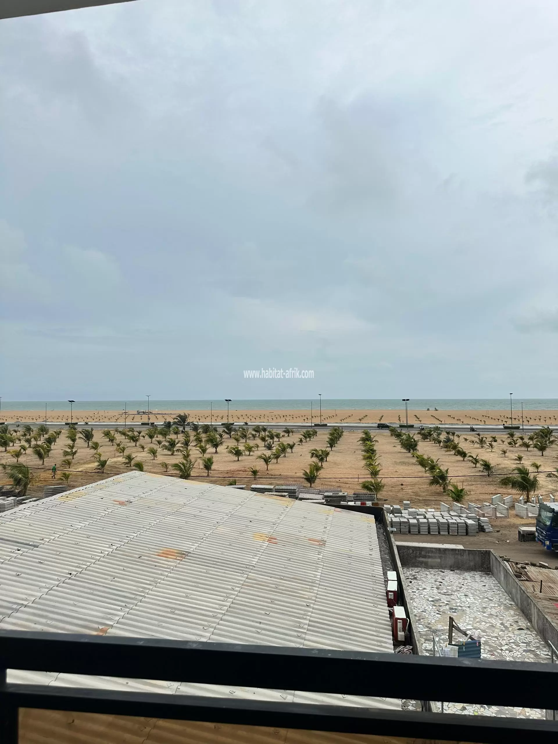 Appartement meublé avec piscine 3chambes salon à fidjrossè plage