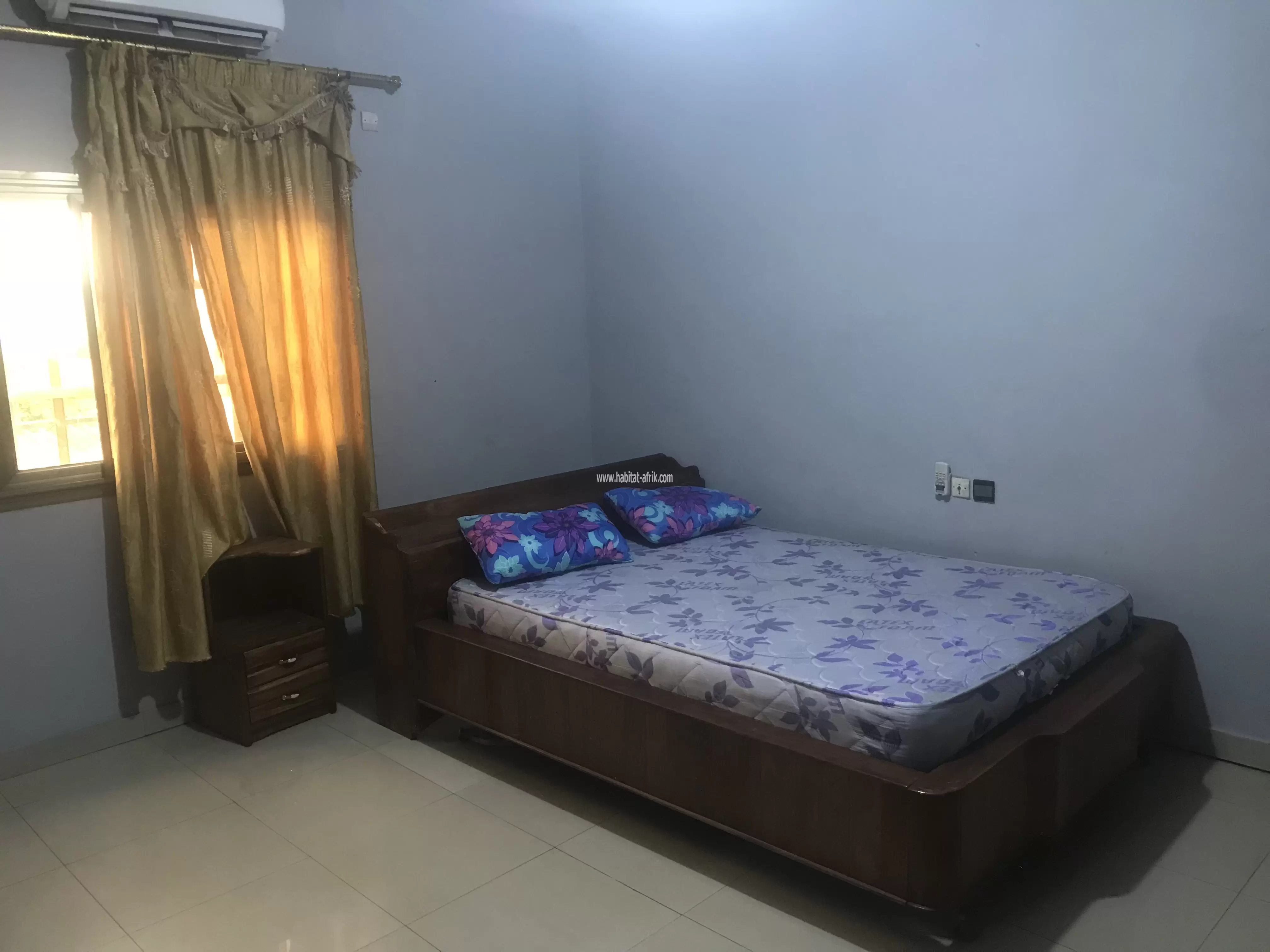 Je mets en location une maison meublée de quatre (4) chambres salon à atsiegou togo2000 à côté de la station d’essence fastar lome togo