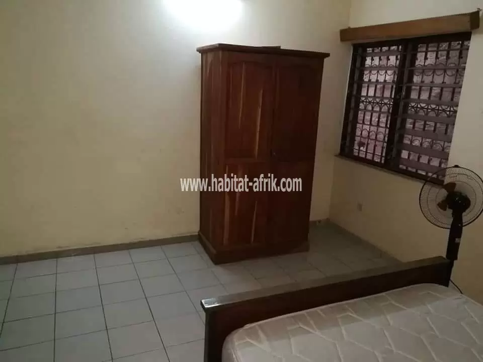 Je mets en location une villa à etage de 06 chambres 02 dépendances a Hedzranawoe amangotigome lome togo