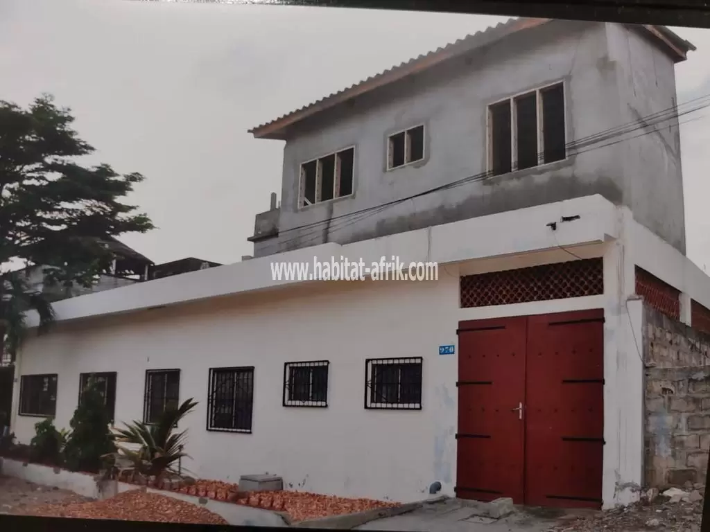 VILLA DALLÉE À VENDRE À COTONOU GUINKOMEY 