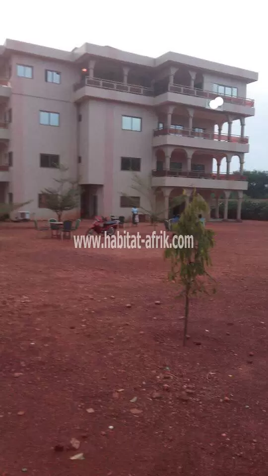 Hôtel à vendre à TANGUIÉTA NON LOIN DE LA MAIRIE AU NORD DU BÉNIN 