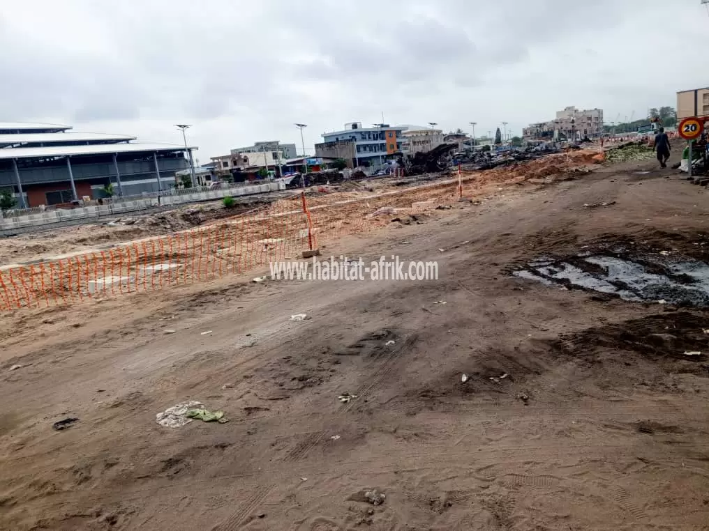 PARCELLE EN ANGLE DE RUE AU BORD DU GOUDRON À COTONOU GBÉGAMEY NIVEAU NOUVEAUX MARCHÉS 