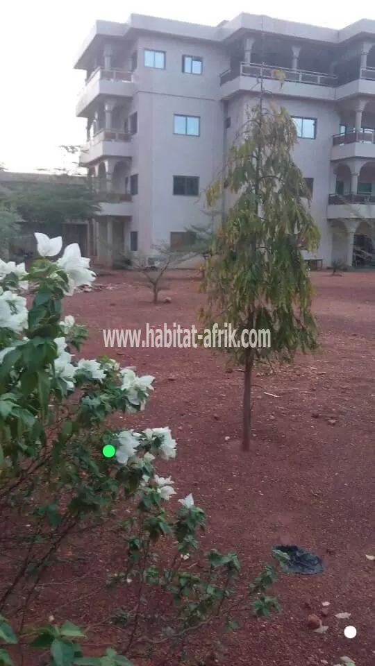 À VENDRE UN HÔTEL À TANGUIÉTA AU NORD DU BÉNIN 