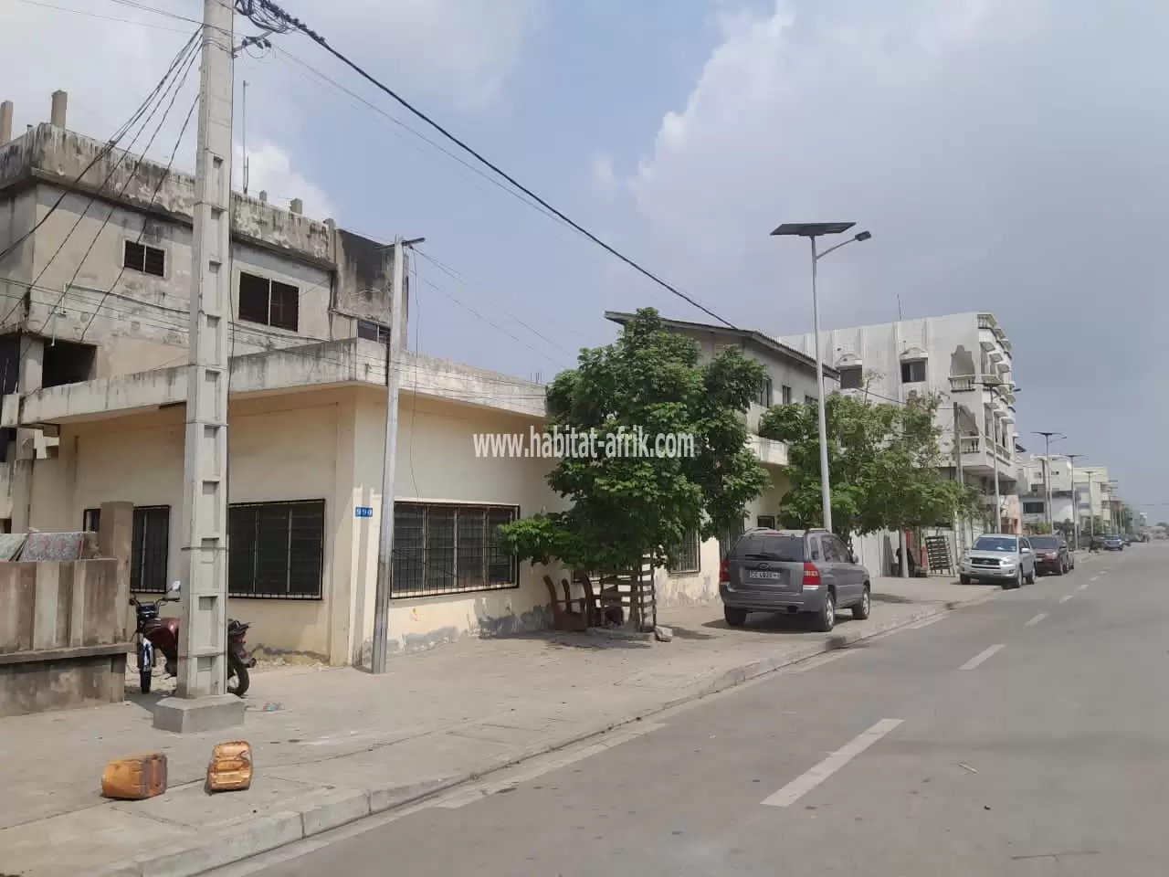 VILLA RDC AU BORD DU GOUDRON À VENDRE À GUINKOMEY COTONOU BÉNIN 