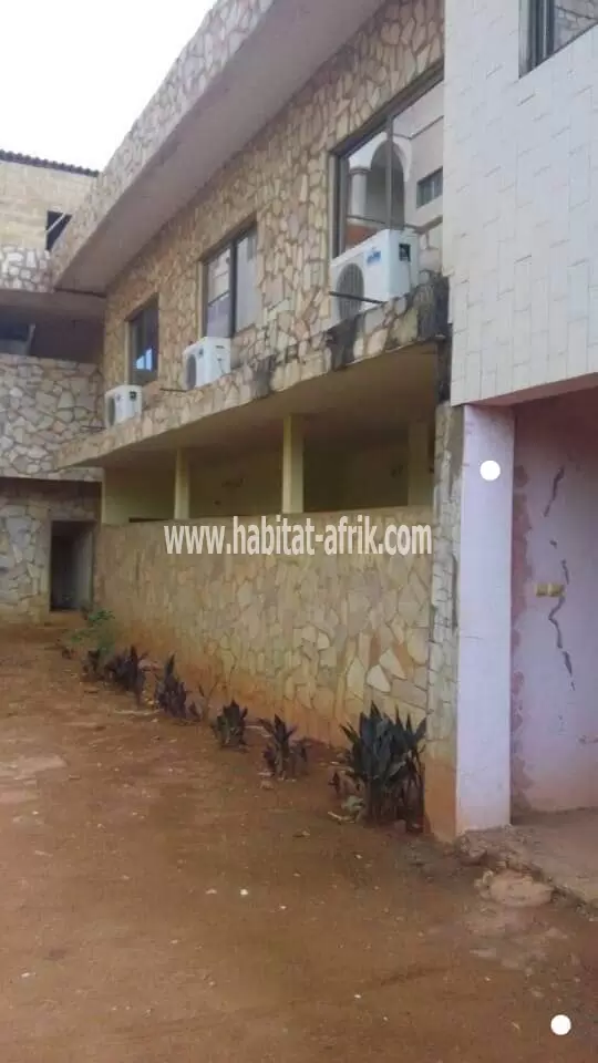 À VENDRE UN HÔTEL À TANGUIÉTA AU NORD DU BÉNIN 