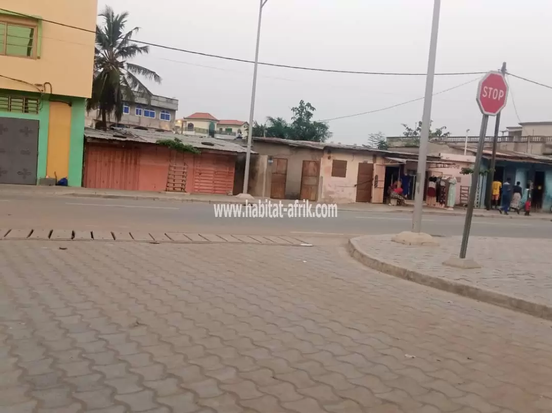 PARCELLE AU BORD DU GOUDRON FIDJROSSÈ CENTRE COTONOU