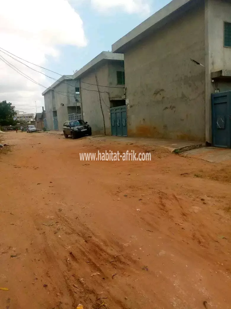 MAISON LOCATIVE À VENDRE À CALAVI ZOGBADJÈ PROCHE DES PAVÉS 