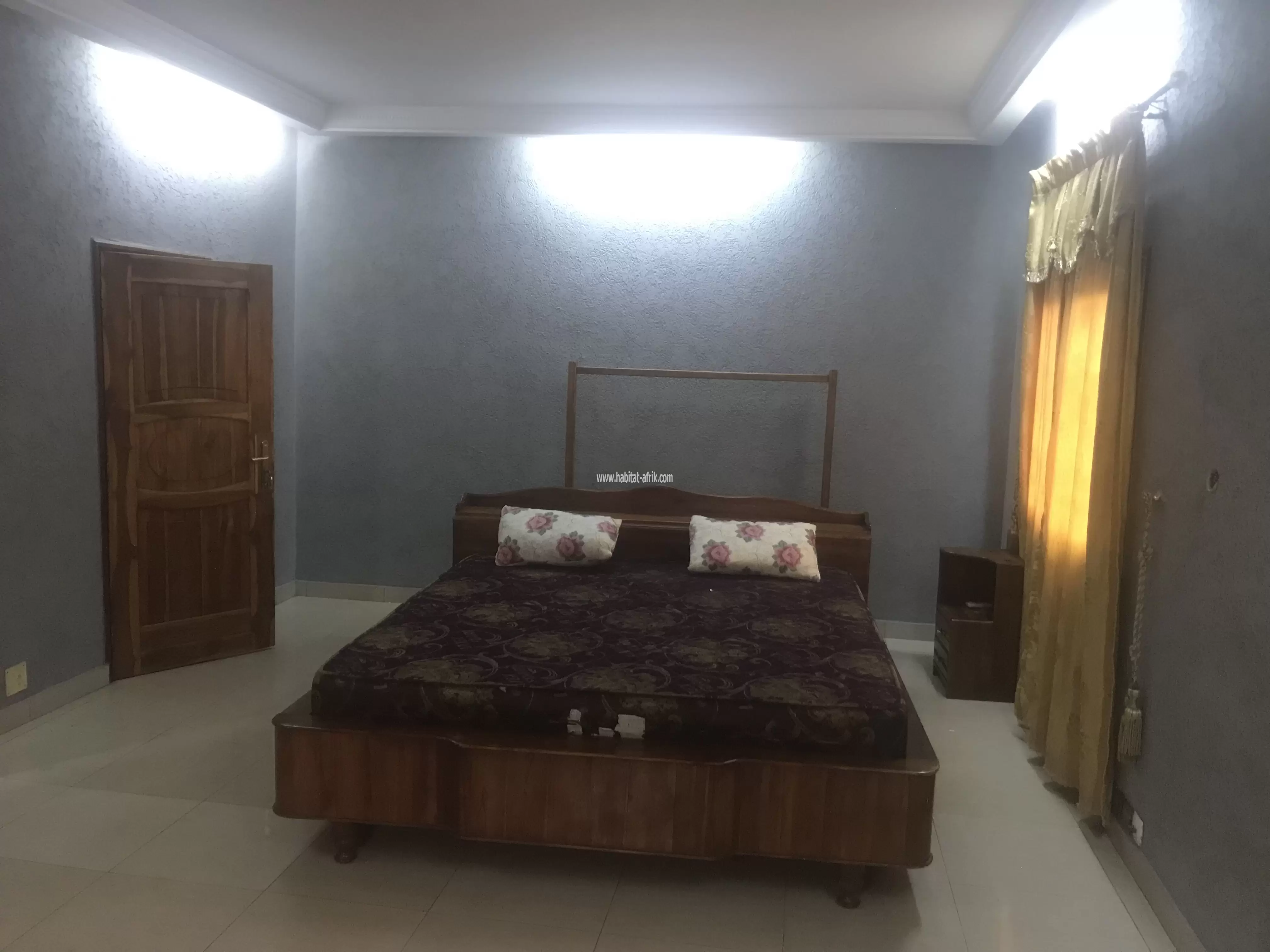 Je mets en location une maison meublée de quatre (4) chambres salon à atsiegou togo2000 à côté de la station d’essence fastar lome togo