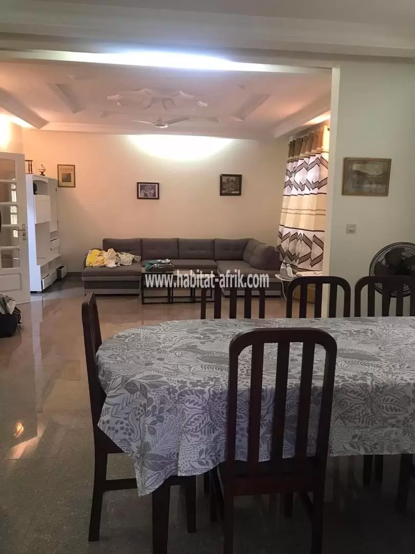 Je mets en location un appartement de trois (3) chambres salon meublé à baguida bateau vu juste 200m du goudron lome togo 