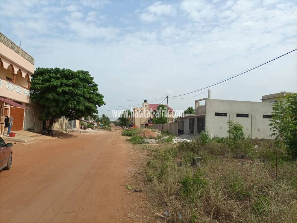 4 lots collé à Agoe sogbossito (+22892140371/+22898907649)