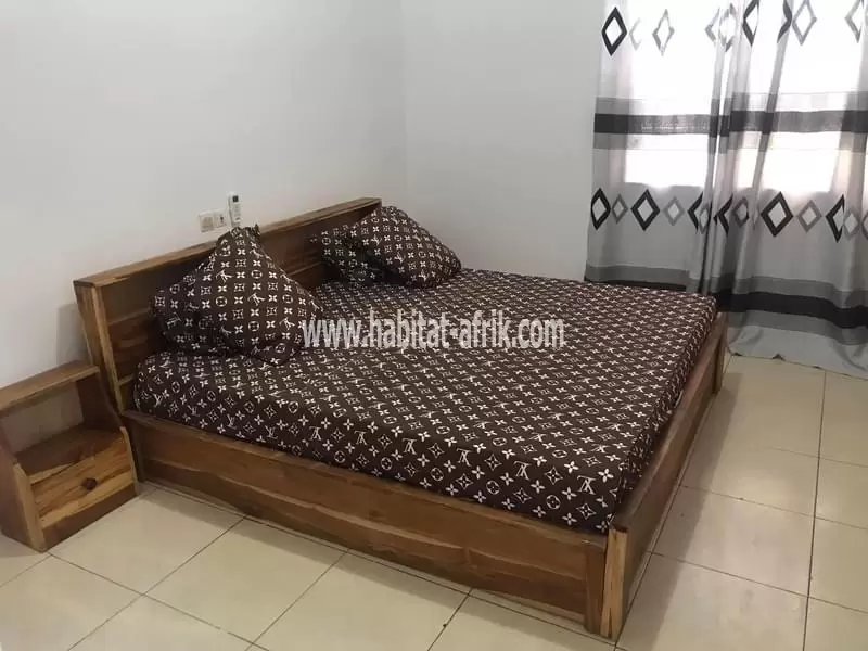 Je mets en location un appartement de trois (3) chambres salon meublé à baguida bateau vu juste 200m du goudron lome togo 