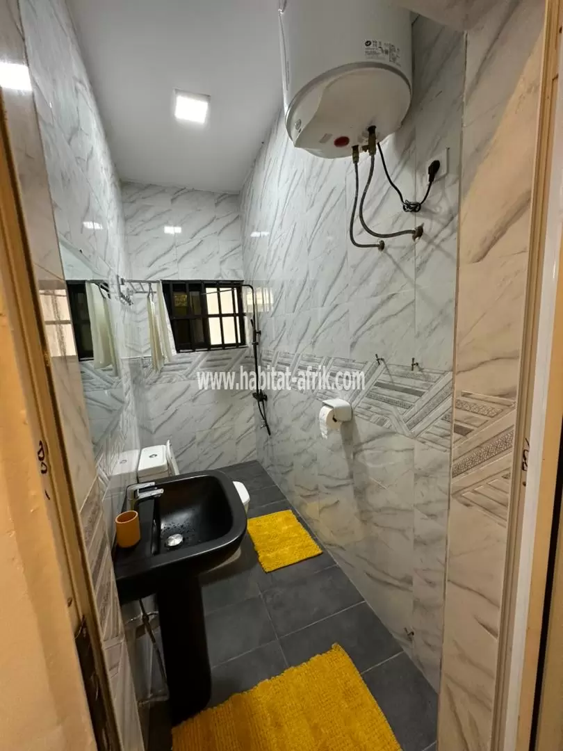 Je mets en location une maison meublée de 2 chambres salon à kpogan station total lome togo 