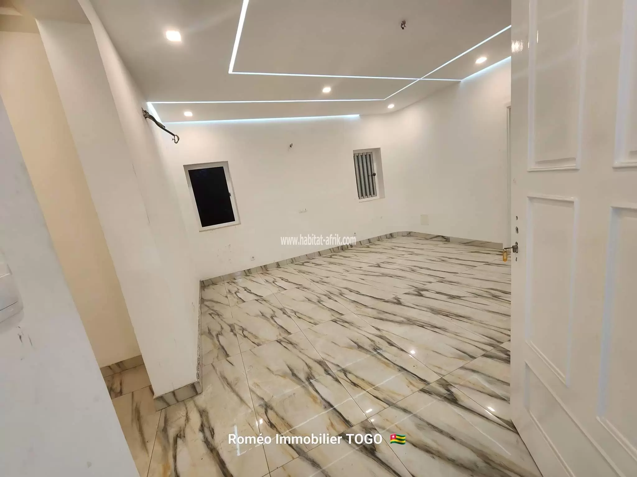 VILLA NOUVELLE CONSTRUCTION DE 6 CHAMBRES 2 SALON,  TRES GRAND JARDIN ET PISCINE 