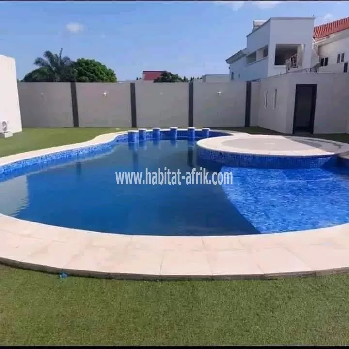 VILLA À VENDRE À LA CITÉ OUA