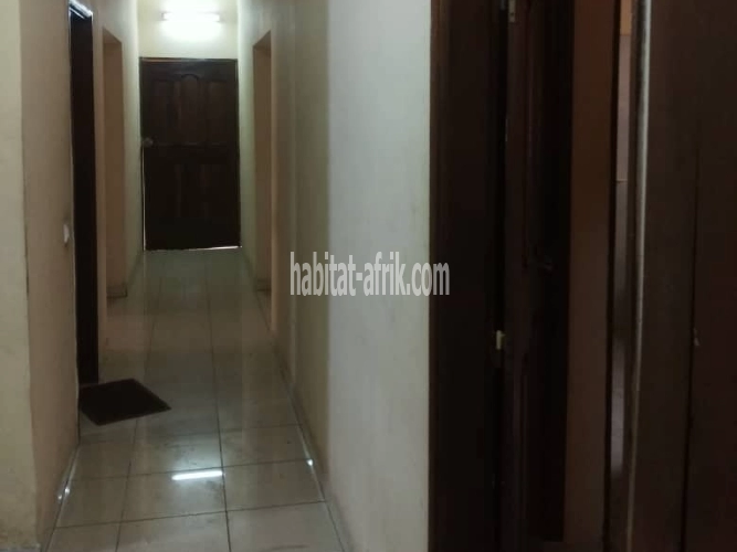 LOCATION mini villa dd 3 chambres salon wc douche cuisine interne + dépendance à Atsiégou lycée technique Lomé-Togo 