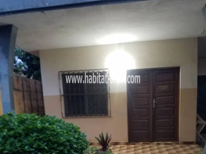 Maison à vendre sur demi lot 300 mètres carré à Hedranawoe* Lomé-Togo 