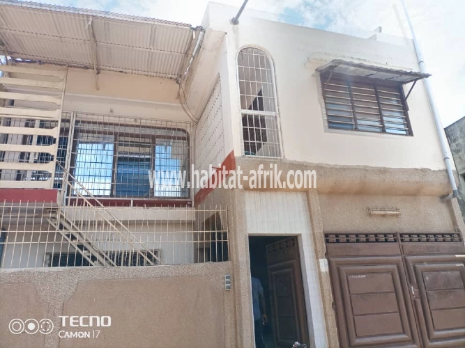 Maison à vendre sur demi lot 300 mètres carré à Forever Lomé-Togo 