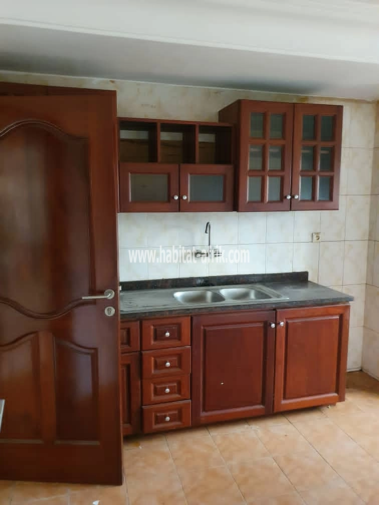 LOCATION VILLA 5 CHAMBRES SALON WC DOUCHE CUISINE INTERNE A NOUKAFOU MÈCHE AMINA LOME-TOGO 
