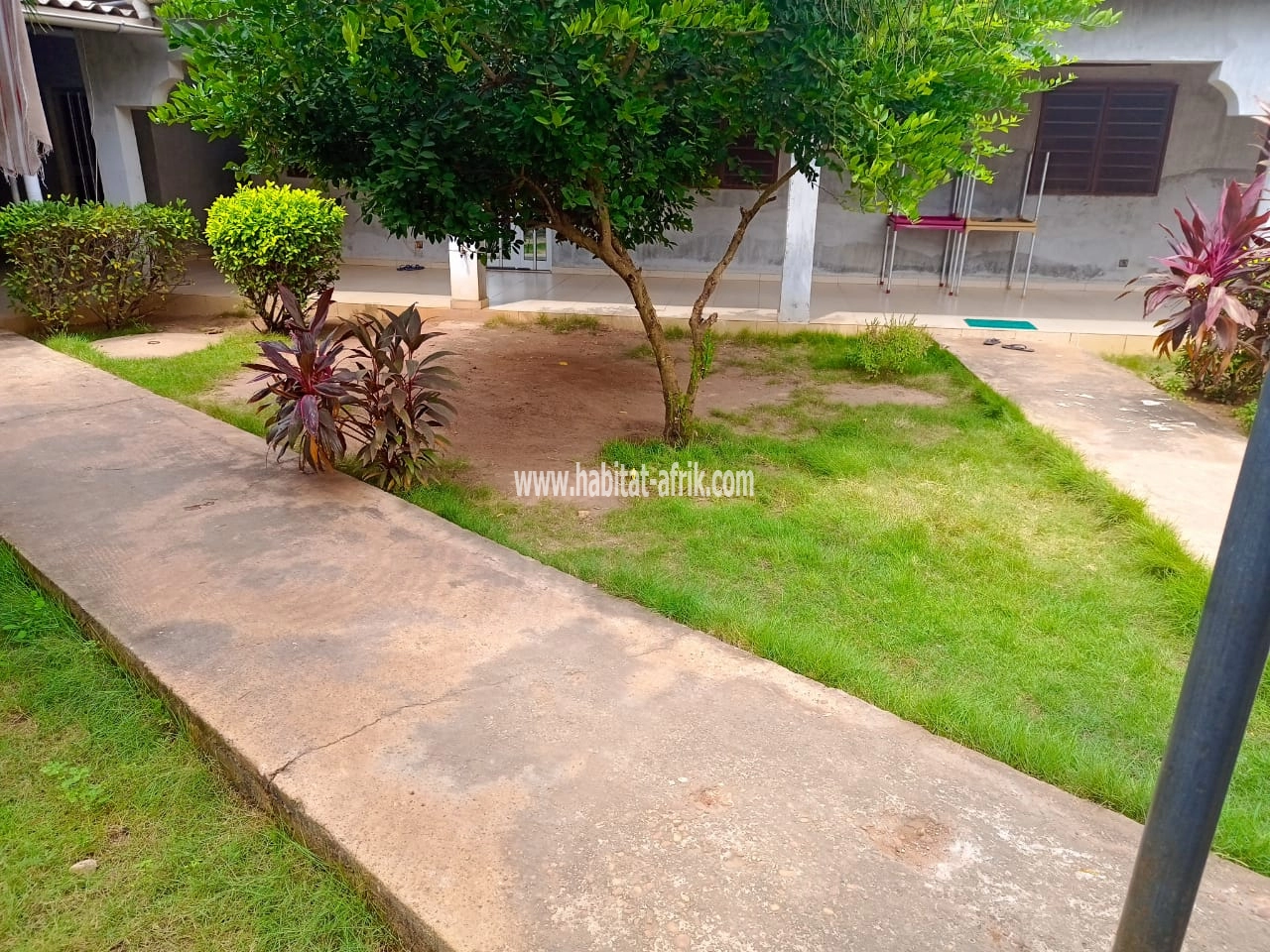 LOCATION MAISON DE CHAMBRE SALON + DÉPENDANCE A ZANGUERA ÉCOLE VICTORIEU LOMÉ-TOGO 