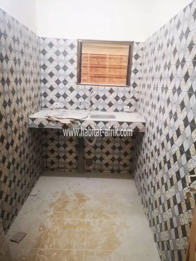 LOCATION APPARTEMENT CHAMBRE SALON WC DOUCHE CUISINE INTERNE A HEDJRANAWOE LOMÉ-TOGO 