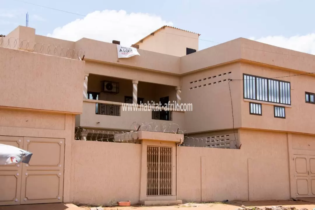 LOCATION VILLA DUPLEX 5 CHAMBRES 2 SALON AVEC JARDIN A ADIDOGOMÉ MADIBA LOMÉ-TOGO 