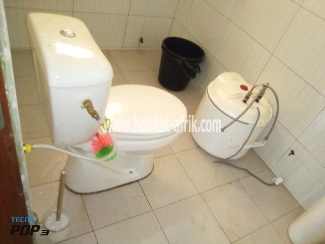 LOCATION Appartement Meublé Chambre Salon WC douche cuisine interne à agoè carrefour cool catché Lomé-Togo 