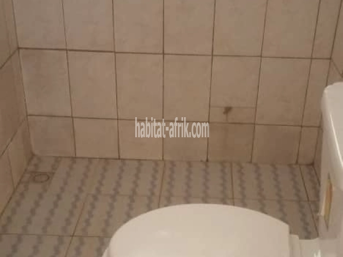 LOCATION APPARTEMENT CHAMBRE SALON WC DOUCHE CUISINE INTERNE À CASSABLANCA LOMÉ-TOGO 