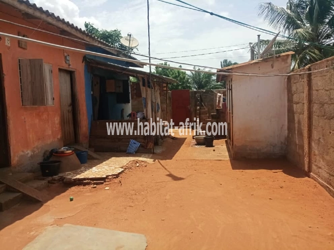 Maison à vendre 6 pièces à louer à adidogome Amadahome cap Lomé-Togo 