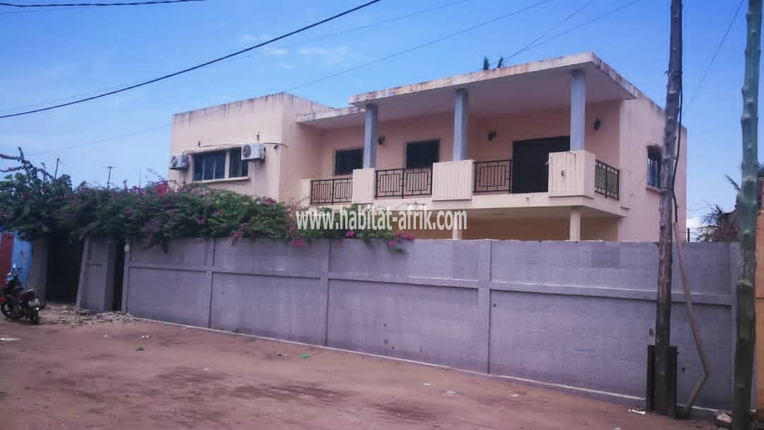 Villa à vendre à nyékonakpoé avec titre foncier Lomé-Togo 