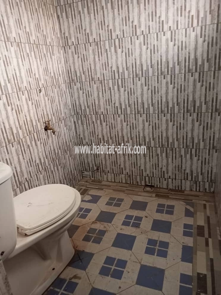 LOCATION APPARTEMENT CHAMBRE SALON WC DOUCHE CUISINE A ADIDOADIN LOME-TOGO 