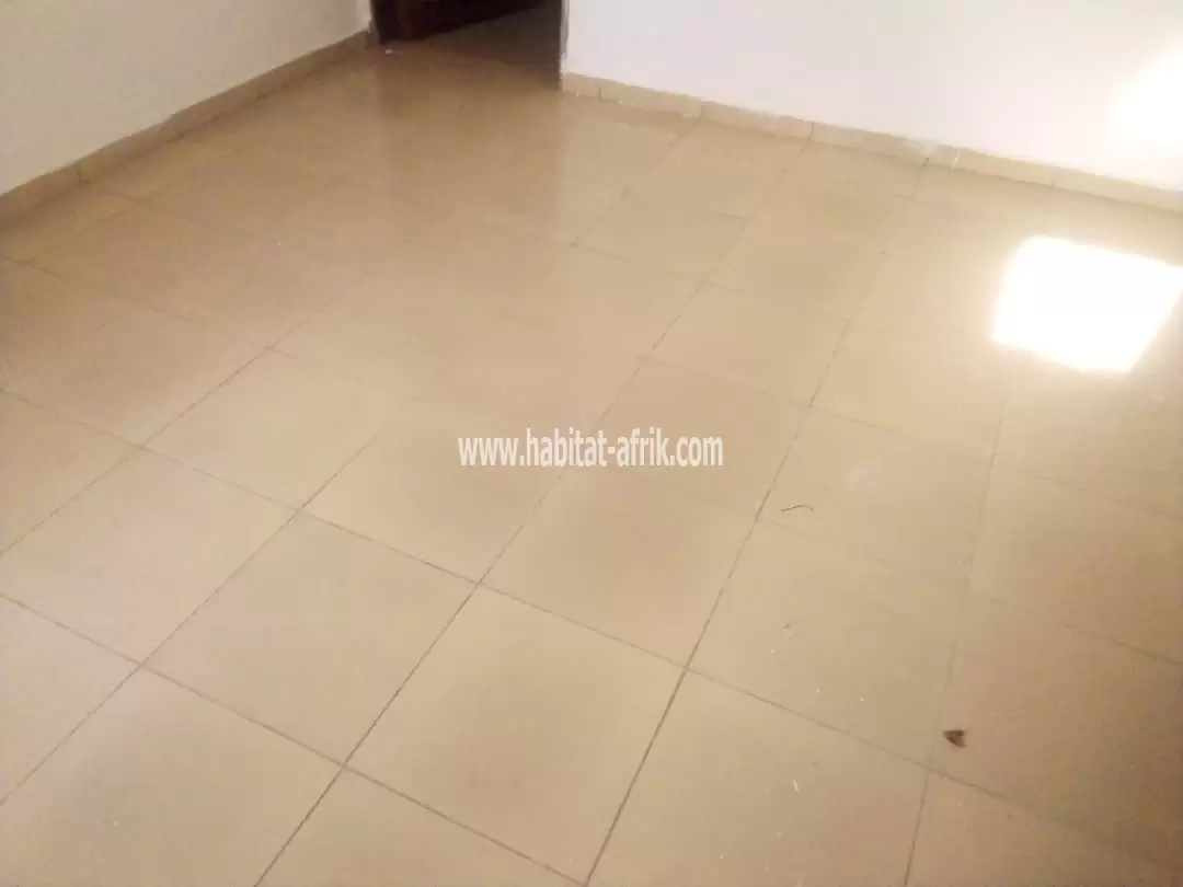 LOCATION APPARTEMENT CHAMBRE SALON WC DOUCHE CUISINE INTERNE A ATSIEGOU MARCHÉ LOME-TOGO 