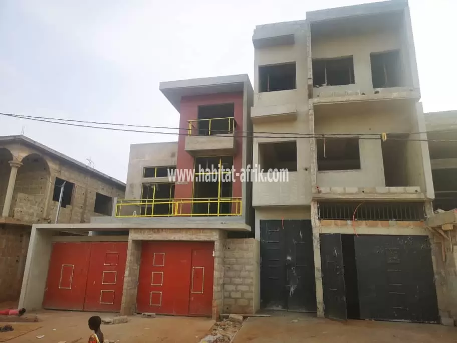 LOCATION VILLA 3 CHAMBRES SALON WC DOUCHE CUISINE INTERNE + 1 DÉPENDANCE GARAGE POUR 2 VOITURES A KÉGUÉ BOULICON LOMÉ-TOGO 