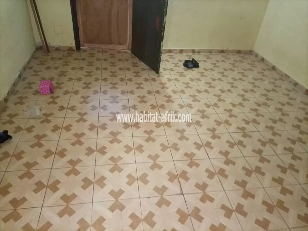 LOCATION APPARTEMENT CHAMBRE SALON WC DOUCHE INTERNE TERRASSE A AVÉDJI JOURDAIN LOMÉ-TOGO 