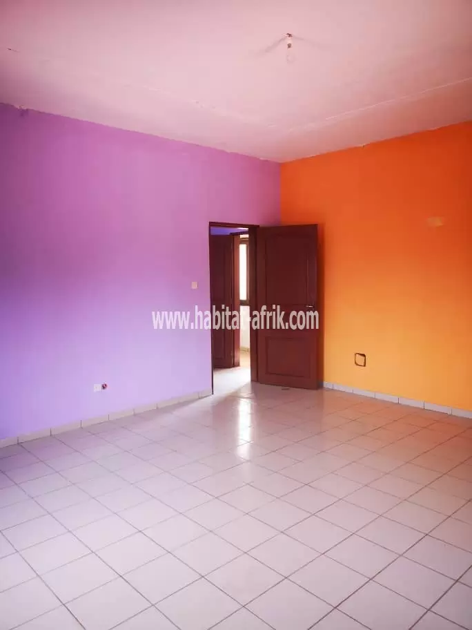 LOCATION APPARTEMENT PIÈCE WC DOUCHE CUISINE INTERNE A HEDJRANAWOE LOMÉ-TOGO 