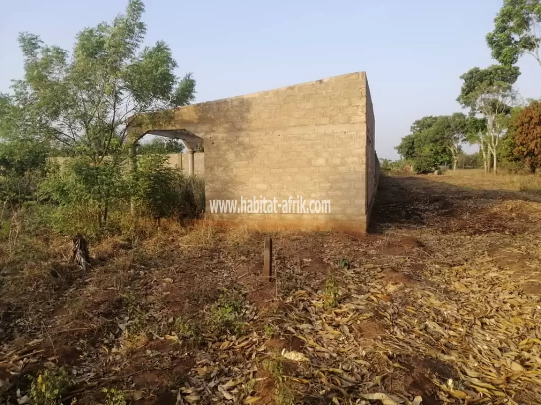 MAISON INACHEVÉ À VENDRE SUR 1 LOT ET DEMI 900 MÈTRE CARRÉ JUSTE APRÈS PÉAGE 200 MÈTRES DU CONTOURNEMENT LOMÉ-TOGO 