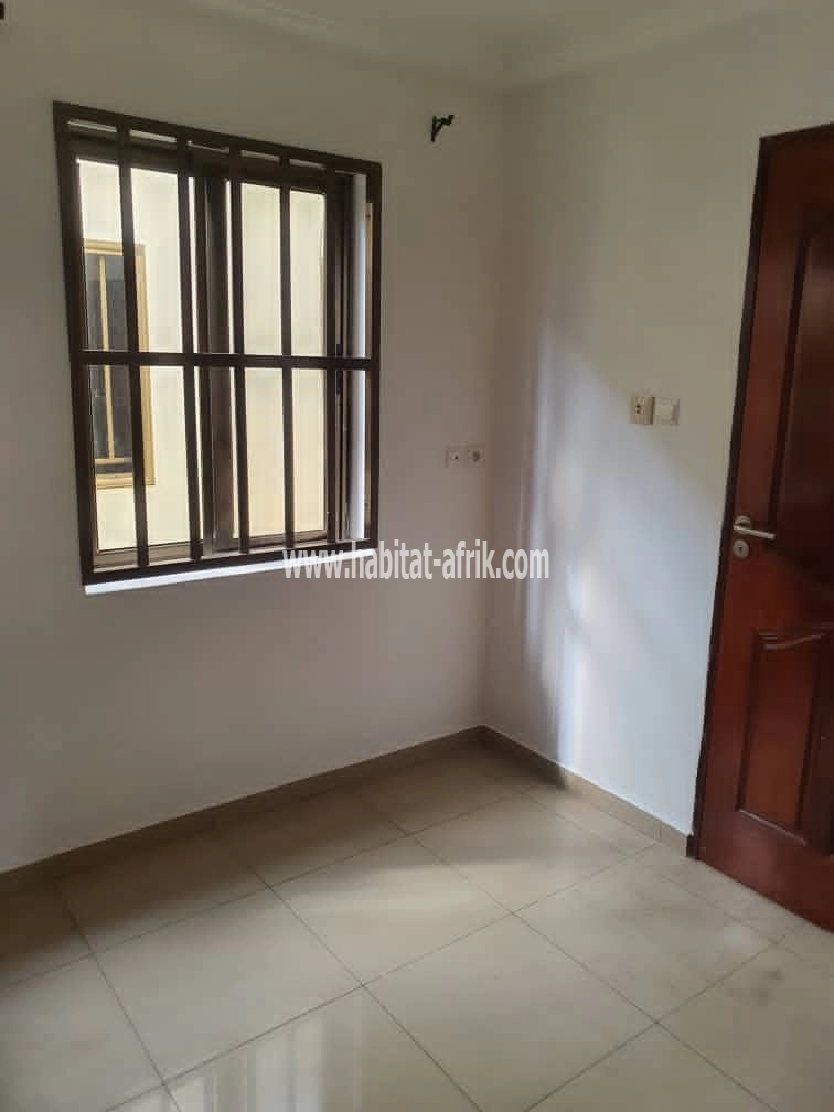 LOCATION VILLA 5 CHAMBRES SALON WC DOUCHE CUISINE INTERNE A NOUKAFOU MÈCHE AMINA LOME-TOGO 