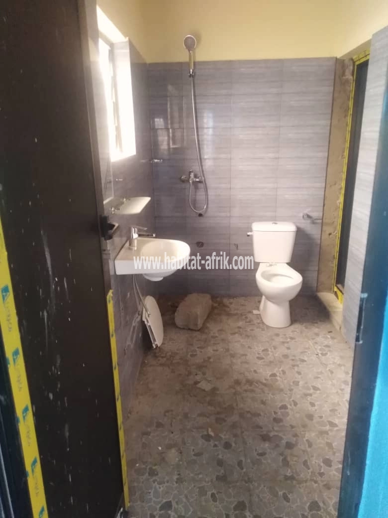 LOCATION APPARTEMENT CHAMBRE SALON WC DOUCHE CUISINE INTERNE DE 45.000F ET 55.000F DANS LA MÊME MAISON A ADIDOGOMÉ LOGOTÉ LOMÉ-TOGO 